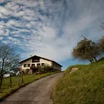 Casa Peluaga * أويارتثون